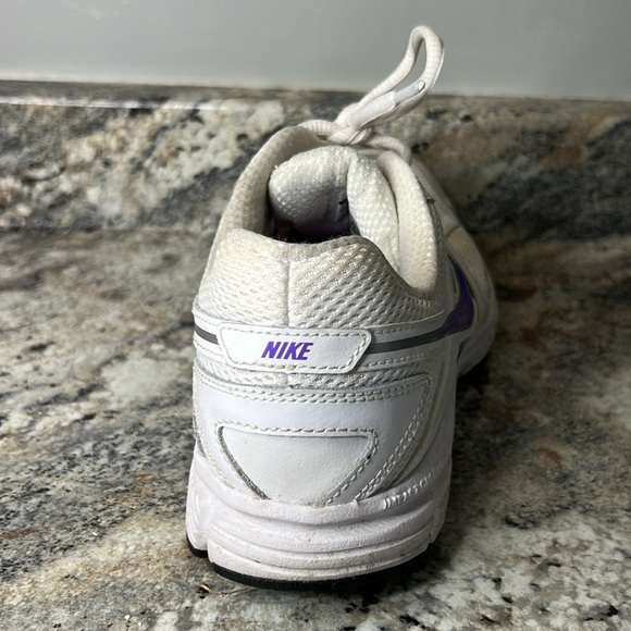 Nike impact groove running shoes for women. Size 9 - Picture 3 of 11